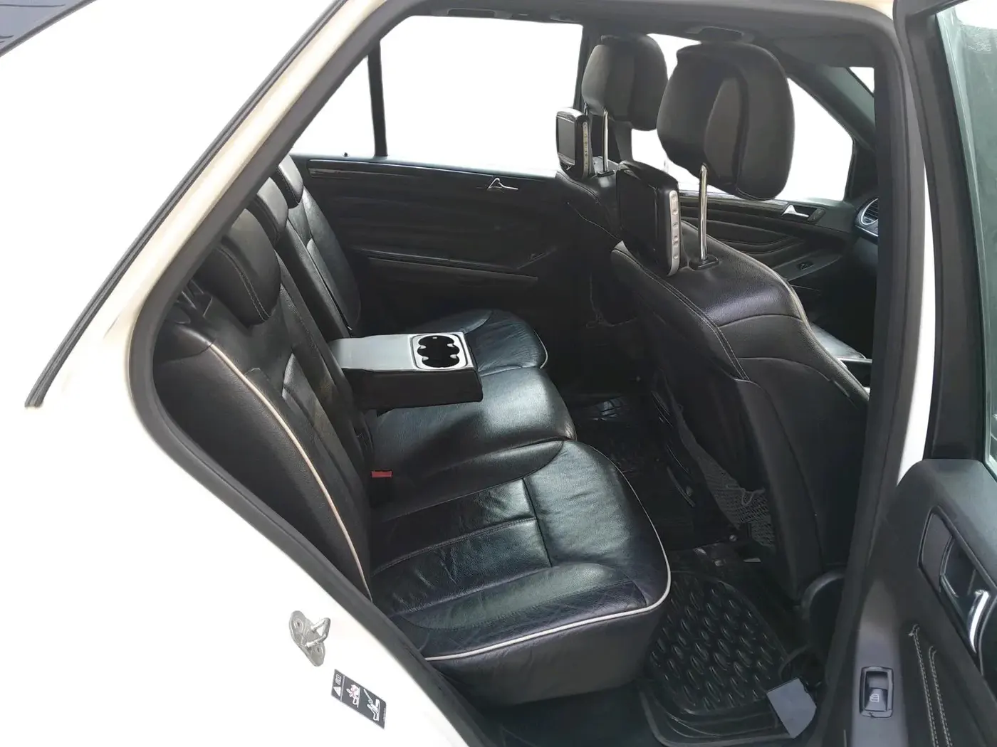 2011 Mercedes Benz Ml Class 350 CDI, Diesel, Automatic, 1,80,000 km, interior