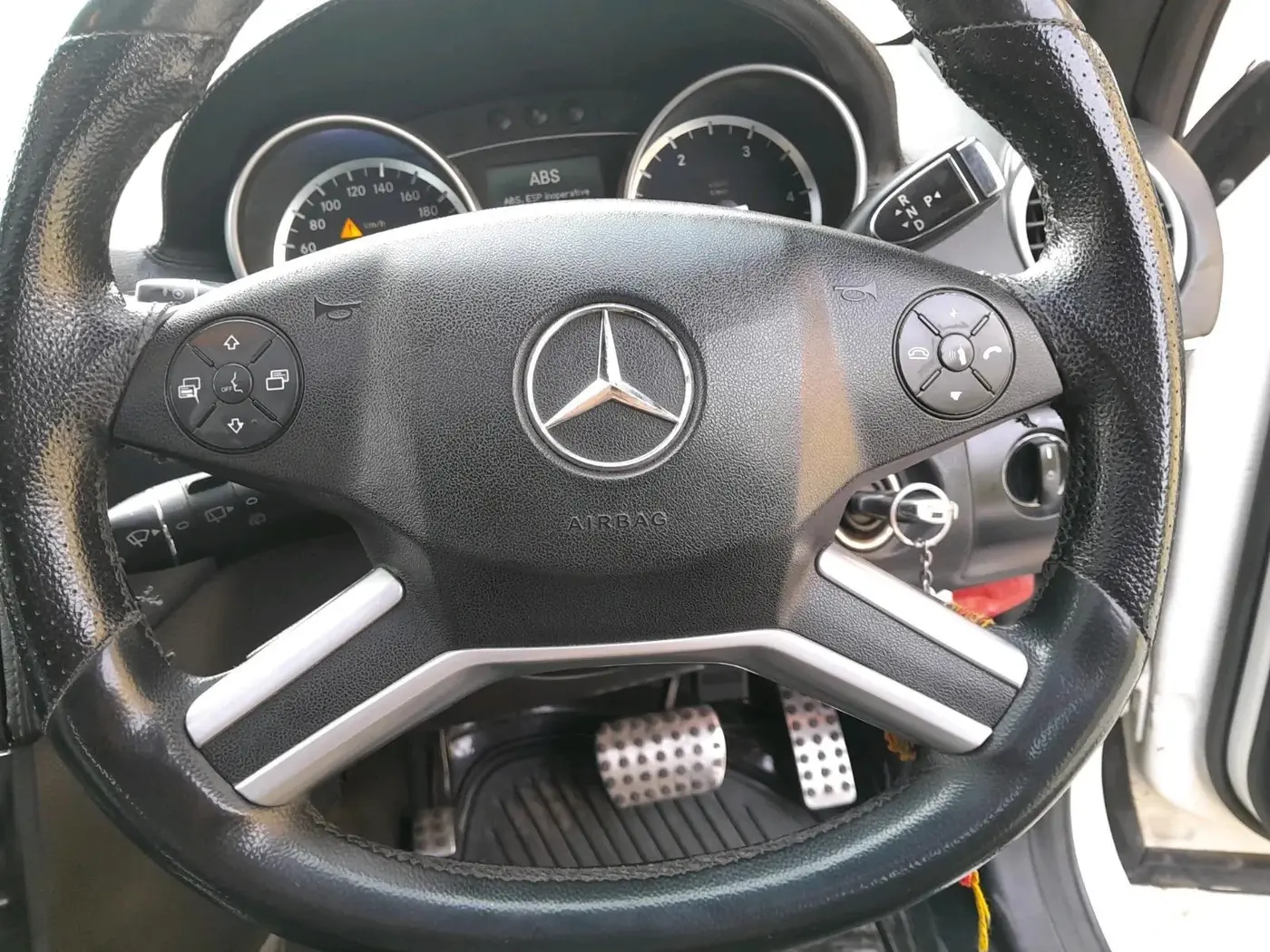2011 Mercedes Benz Ml Class 350 CDI, Diesel, Automatic, 1,80,000 km, interior