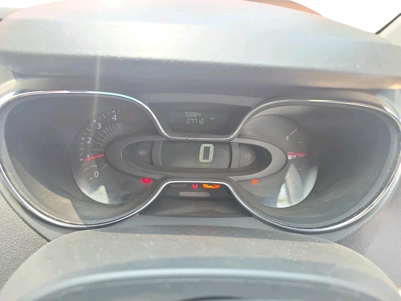2017 Renault Captur PLATINE DIESEL DUAL TONE, Diesel, Manual, 70,884 km, interior
