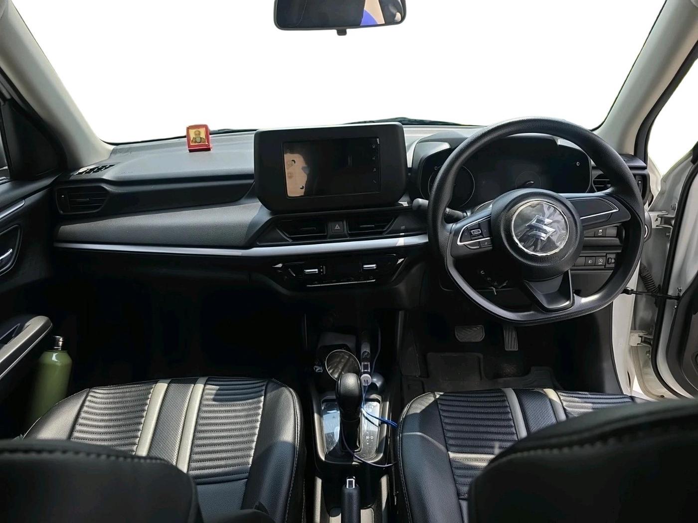 2025 Maruti Swift ZXi AMT, Petrol, Automatic, 4,192 km, interior