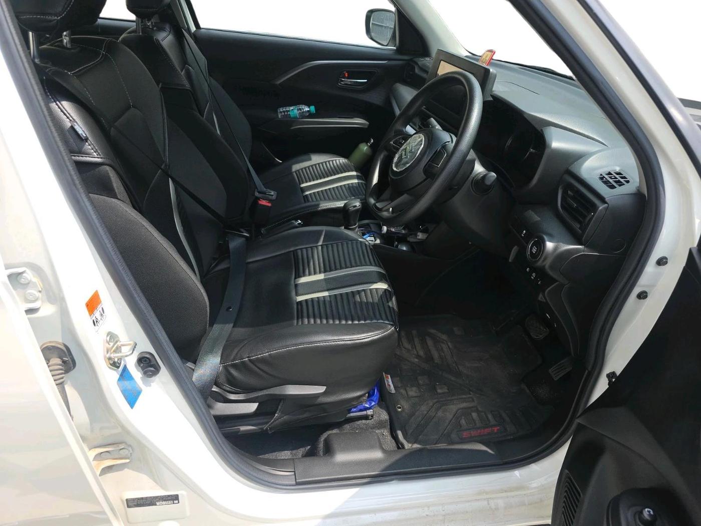 2025 Maruti Swift ZXi AMT, Petrol, Automatic, 4,192 km, interior