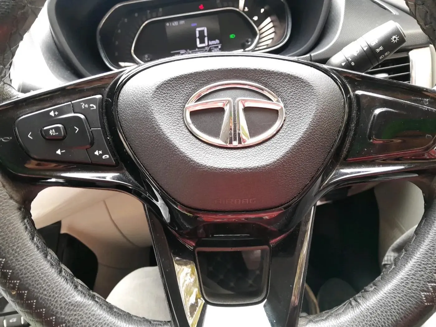 2022 Tata NEXON XZ PLUS PETROL, Petrol, Manual, 25,519 km, interior