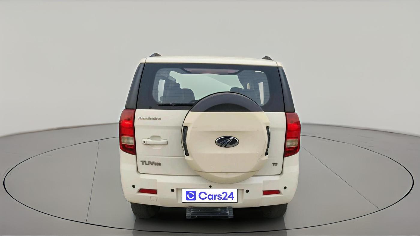 2015 Mahindra TUV300 T8, Diesel, Manual, 1,32,636 km, exterior