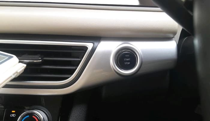 2022 Mahindra XUV700 AX 7 LUXURY P AT 7 STR, Petrol, Automatic, 27,900 km, interior