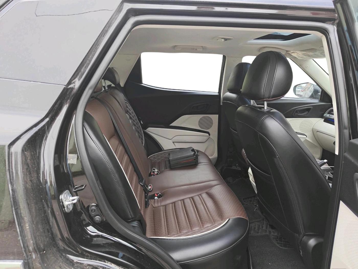 2025 Mahindra XUV 3XO MX2 Pro 1.2 L TCMPFi, Petrol, Manual, 12,701 km, interior