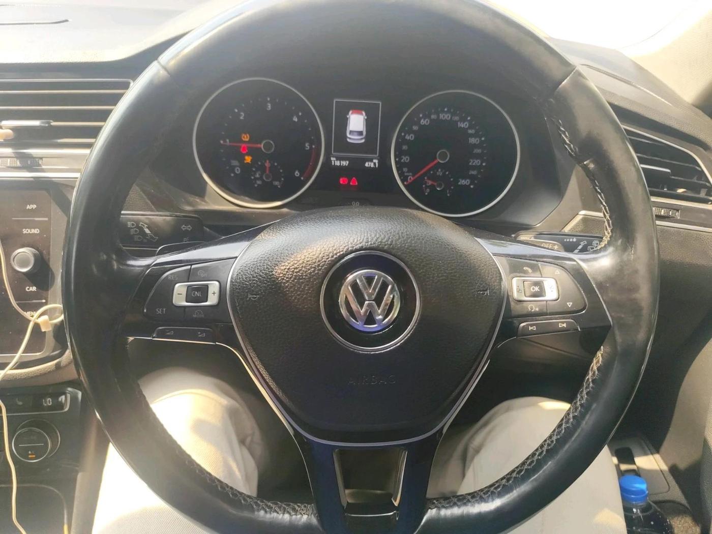2017 Volkswagen TIGUAN HIGHLINE TDI AT, Diesel, Automatic, 1,18,197 km, interior