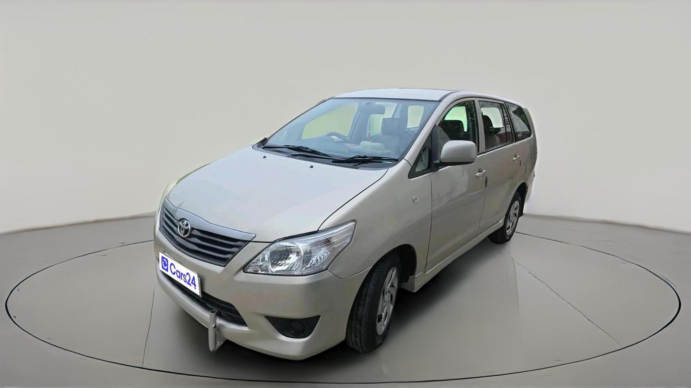 2013 Toyota Innova 2.5 GX 7 STR, Diesel, Manual, 1,36,816 km, exterior