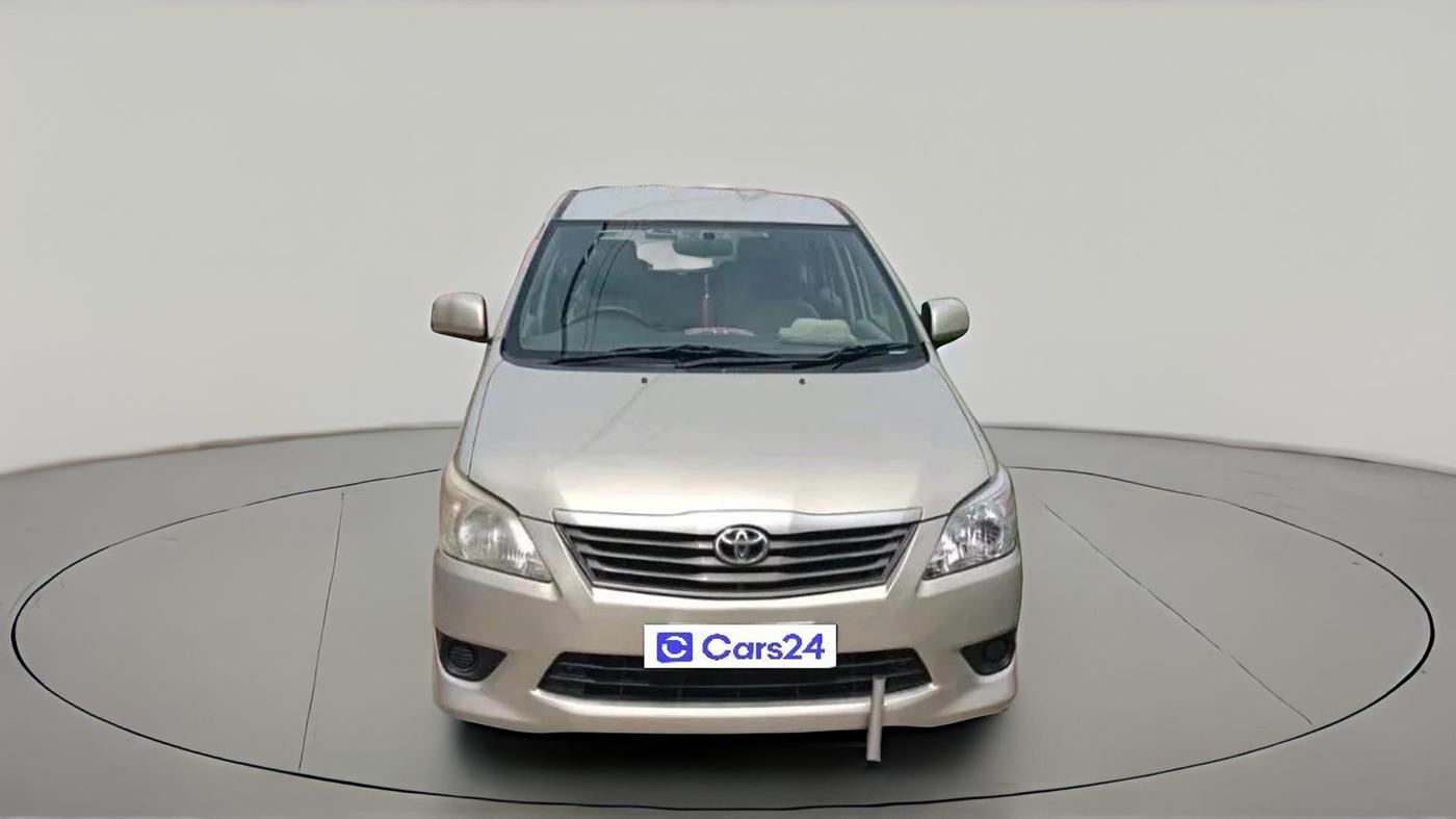 2013 Toyota Innova 2.5 GX 7 STR, Diesel, Manual, 1,36,816 km, exterior