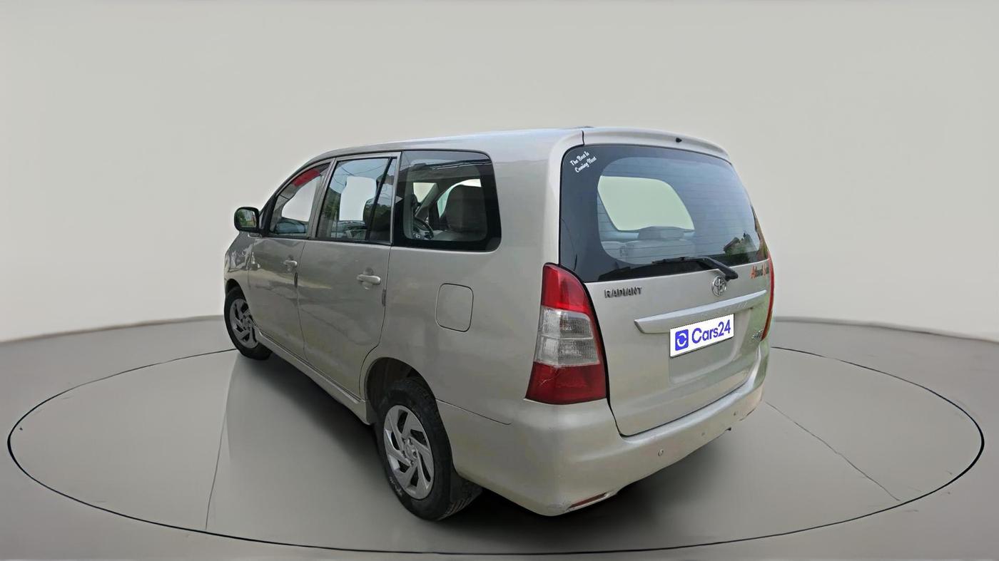 2013 Toyota Innova 2.5 GX 7 STR, Diesel, Manual, 1,36,816 km, exterior