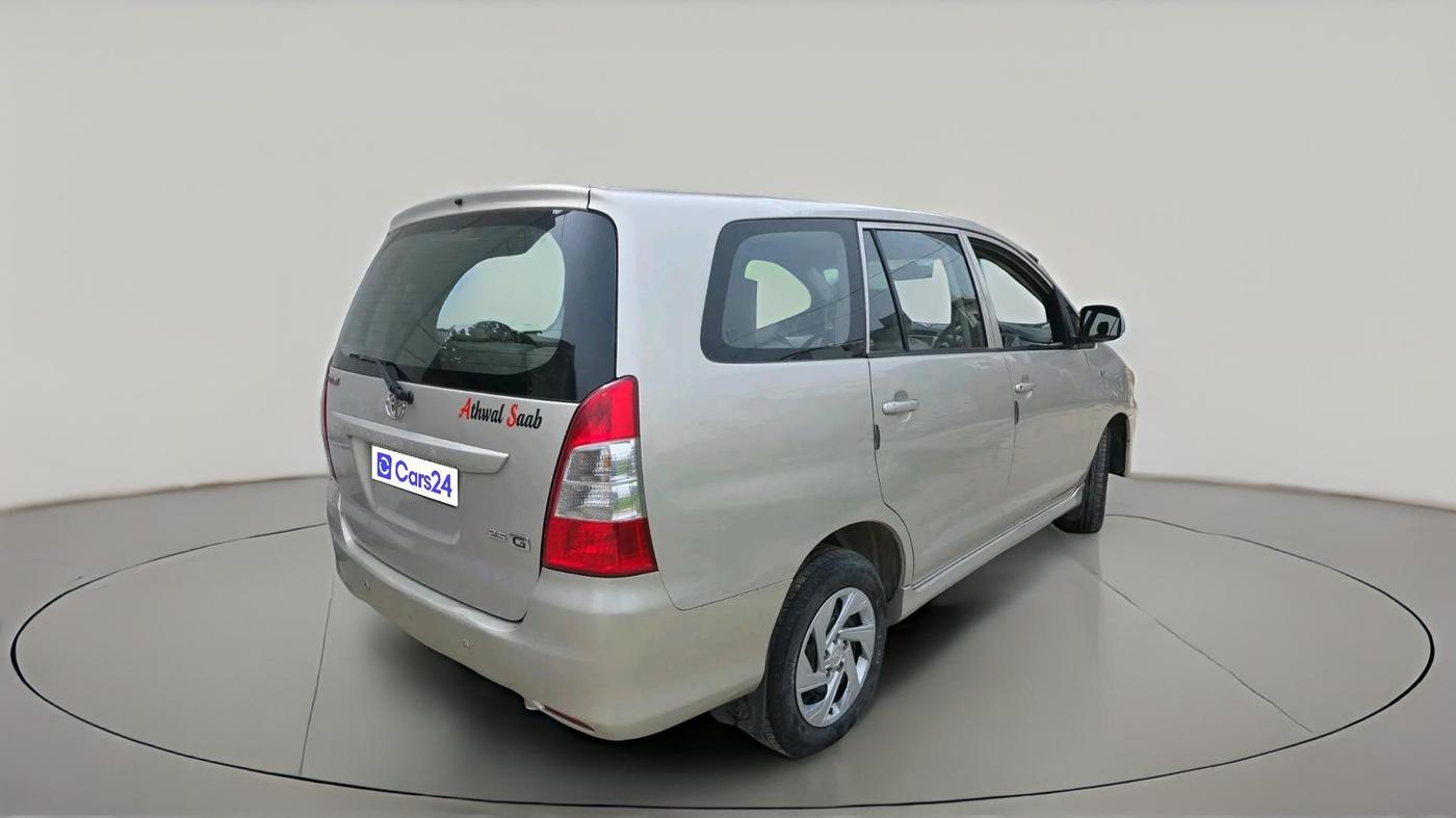 2013 Toyota Innova 2.5 GX 7 STR, Diesel, Manual, 1,36,816 km, exterior
