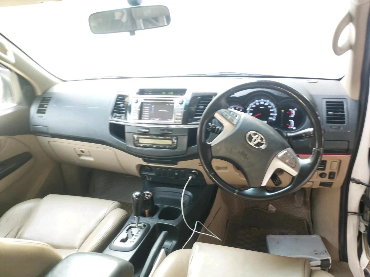 2015 Toyota Fortuner 3.0 4X2 AT, Diesel, Automatic, 1,07,075 km, interior
