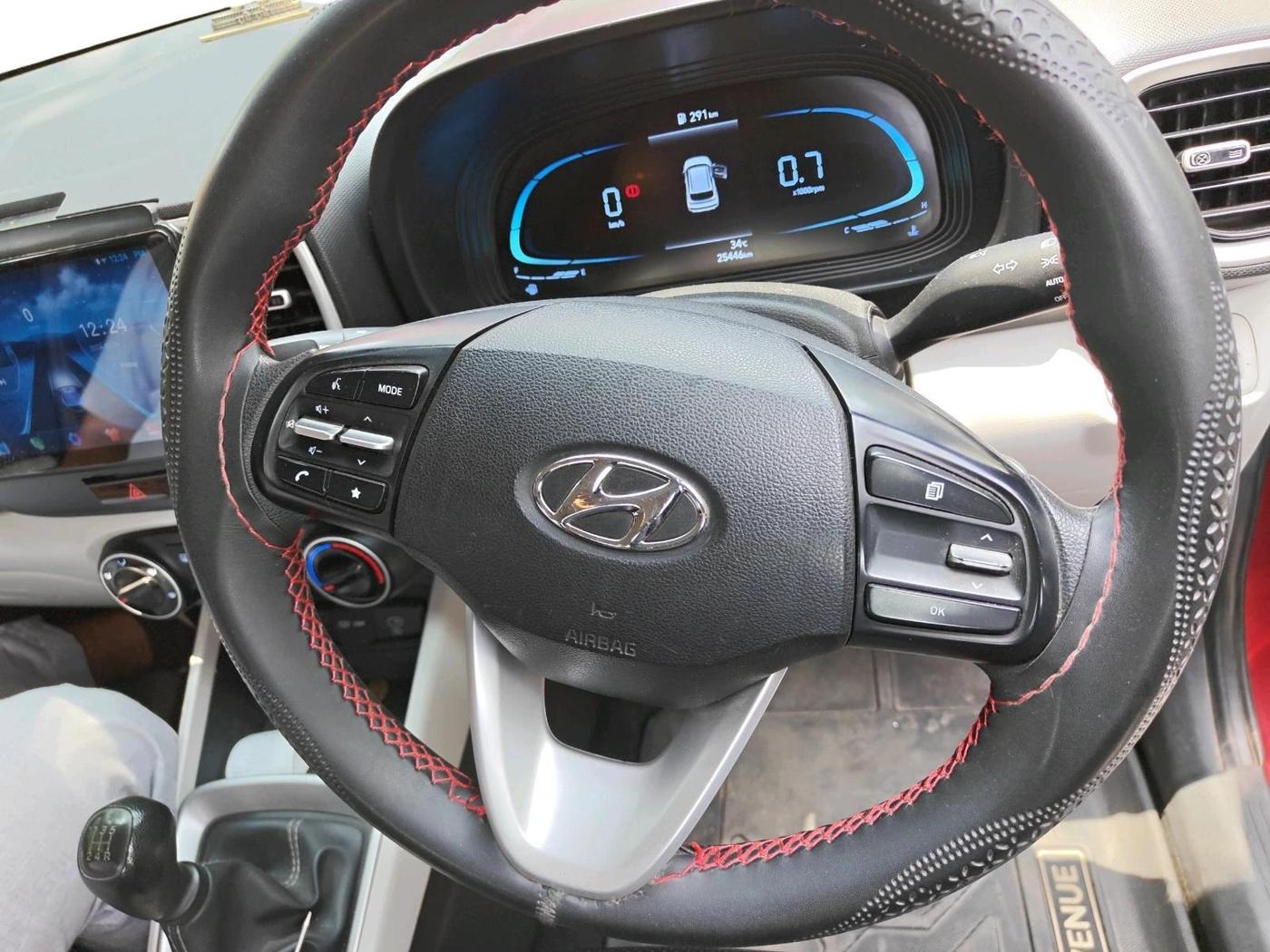 2022 Hyundai VENUE S 1.2, Petrol, Manual, 25,446 km, interior