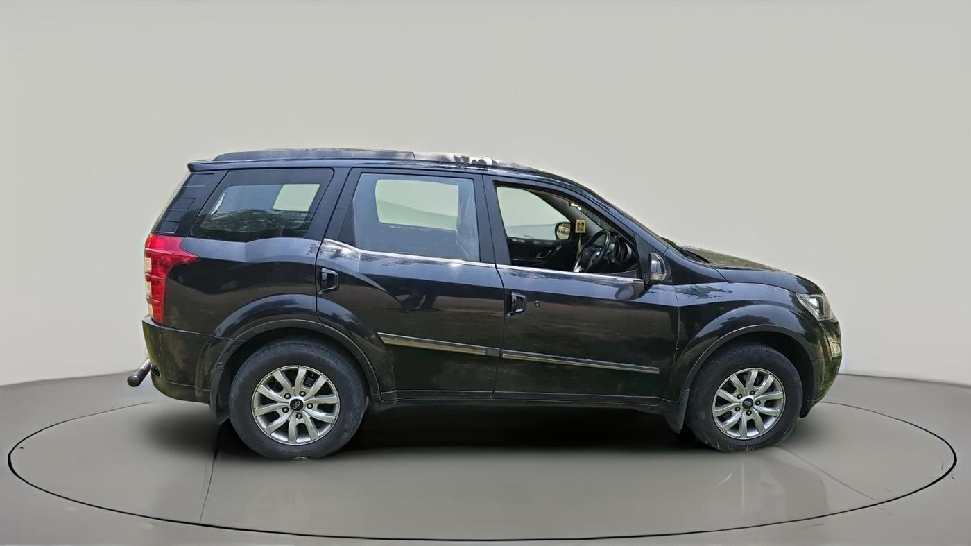 2015 Mahindra XUV500 W10, Diesel, Manual, 1,27,354 km, exterior