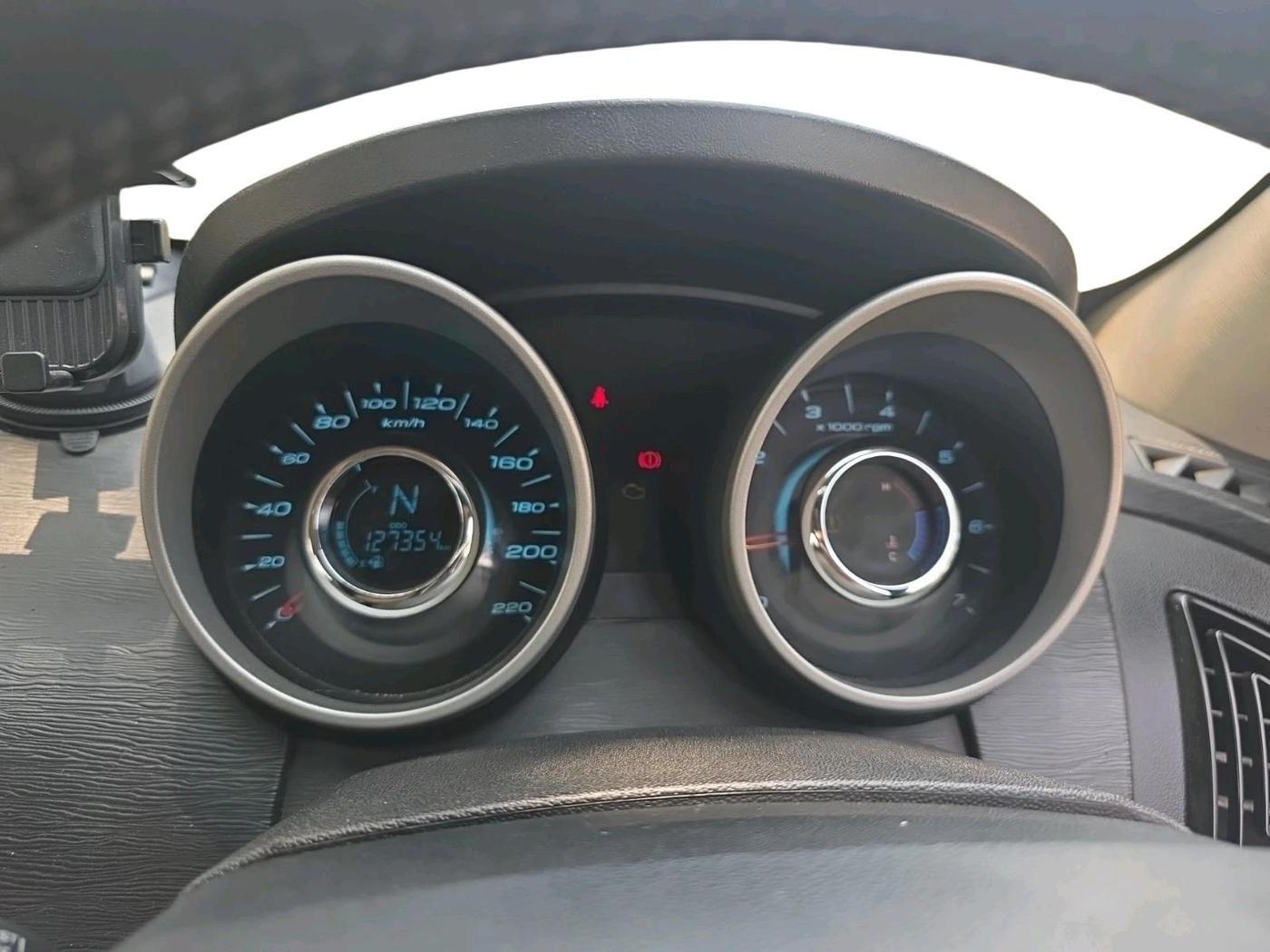 2015 Mahindra XUV500 W10, Diesel, Manual, 1,27,354 km, interior