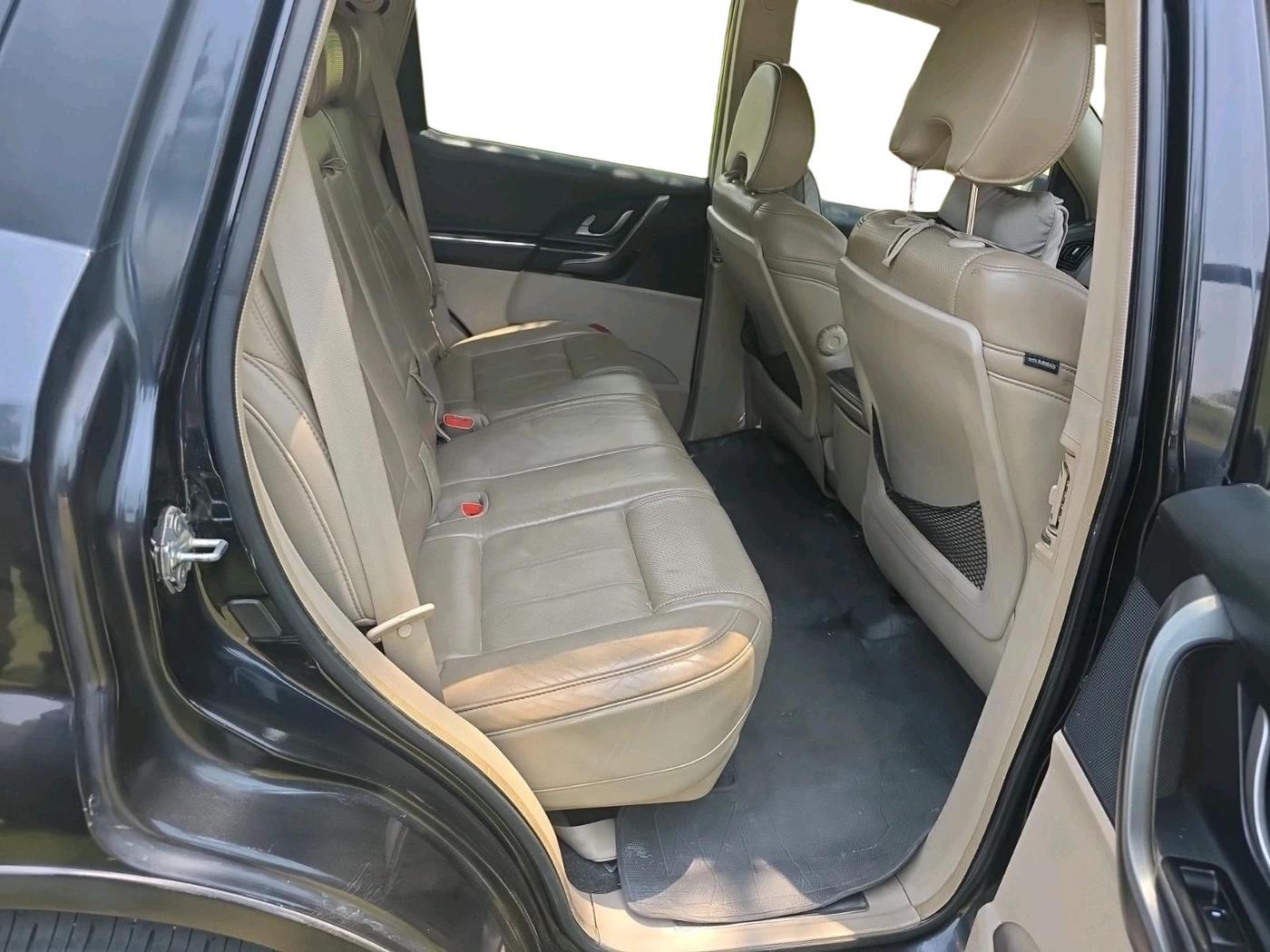 2015 Mahindra XUV500 W10, Diesel, Manual, 1,27,354 km, interior