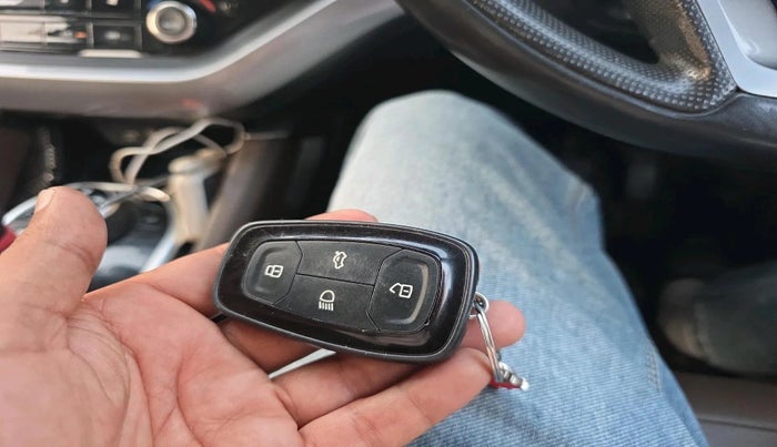 2020 Tata Harrier XZA PLUS 2.0L, Diesel, Automatic, 80,009 km, interior