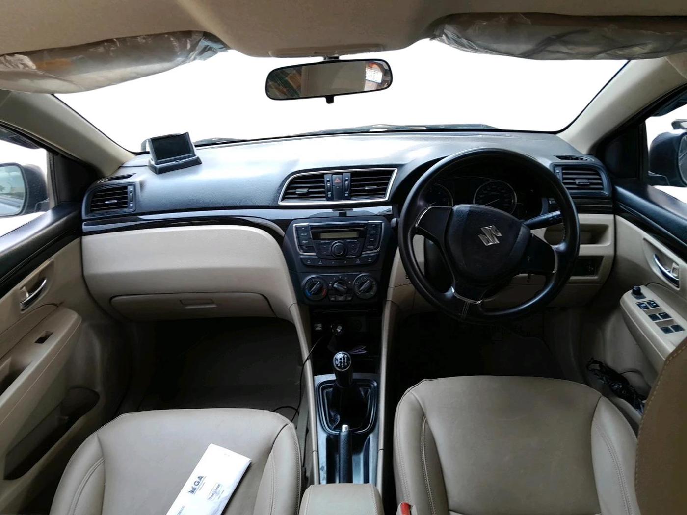 2017 Maruti Ciaz SIGMA DIESEL 1.3, Diesel, Manual, 46,814 km, interior