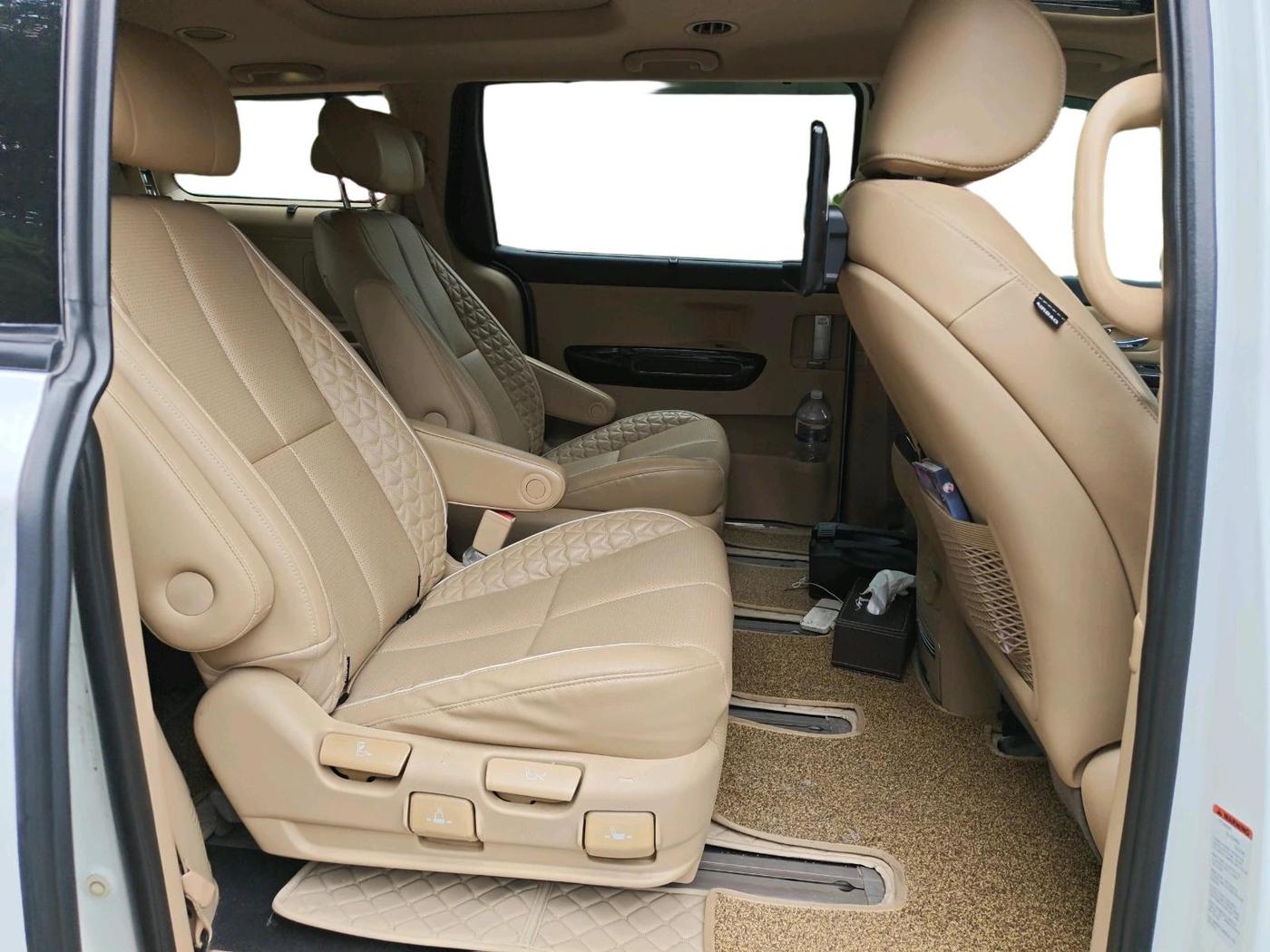 2022 KIA CARNIVAL LIMOUSINE PLUS 2.2 7 STR, Diesel, Automatic, 1,10,051 km, interior