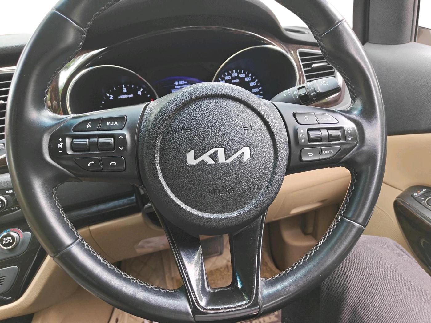 2022 KIA CARNIVAL LIMOUSINE PLUS 2.2 7 STR, Diesel, Automatic, 1,10,051 km, interior