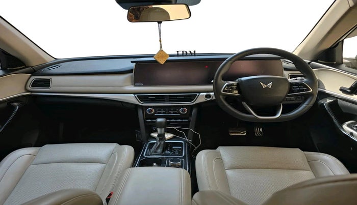 2023 Mahindra XUV700 AX 7 LUXURY P AT 7 STR, Petrol, Automatic, 40,793 km, interior