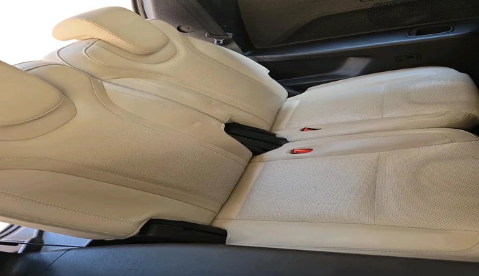 2023 Mahindra XUV700 AX 7 LUXURY P AT 7 STR, Petrol, Automatic, 40,793 km, interior