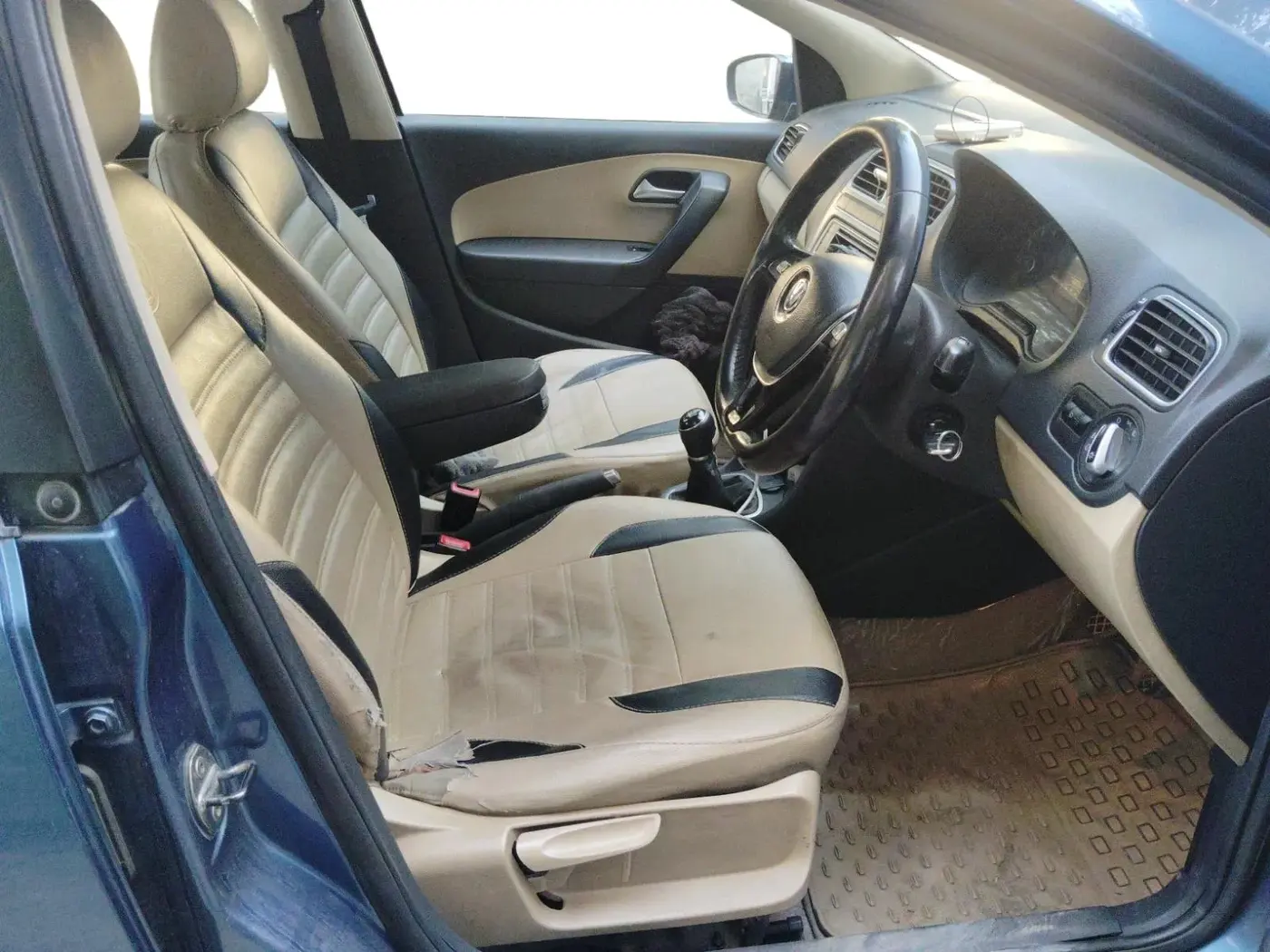 2016 Volkswagen Ameo HIGHLINE1.2L, Petrol, Manual, 73,898 km, interior