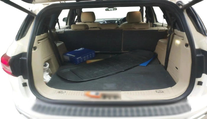 2016 Ford Endeavour TITANIUM 3.2 4X4 AT, Diesel, Automatic, 1,90,035 km, exterior