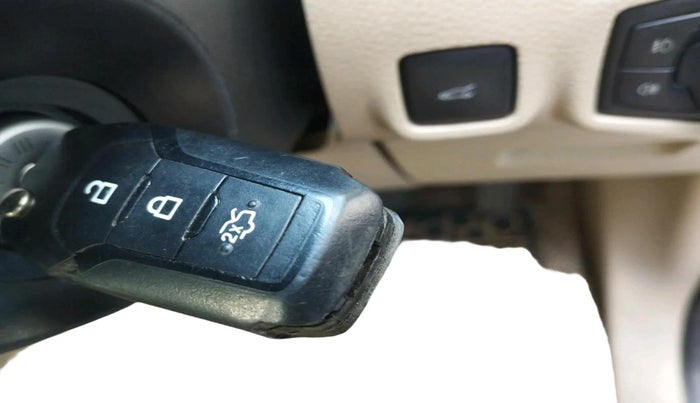 2016 Ford Endeavour TITANIUM 3.2 4X4 AT, Diesel, Automatic, 1,90,035 km, interior