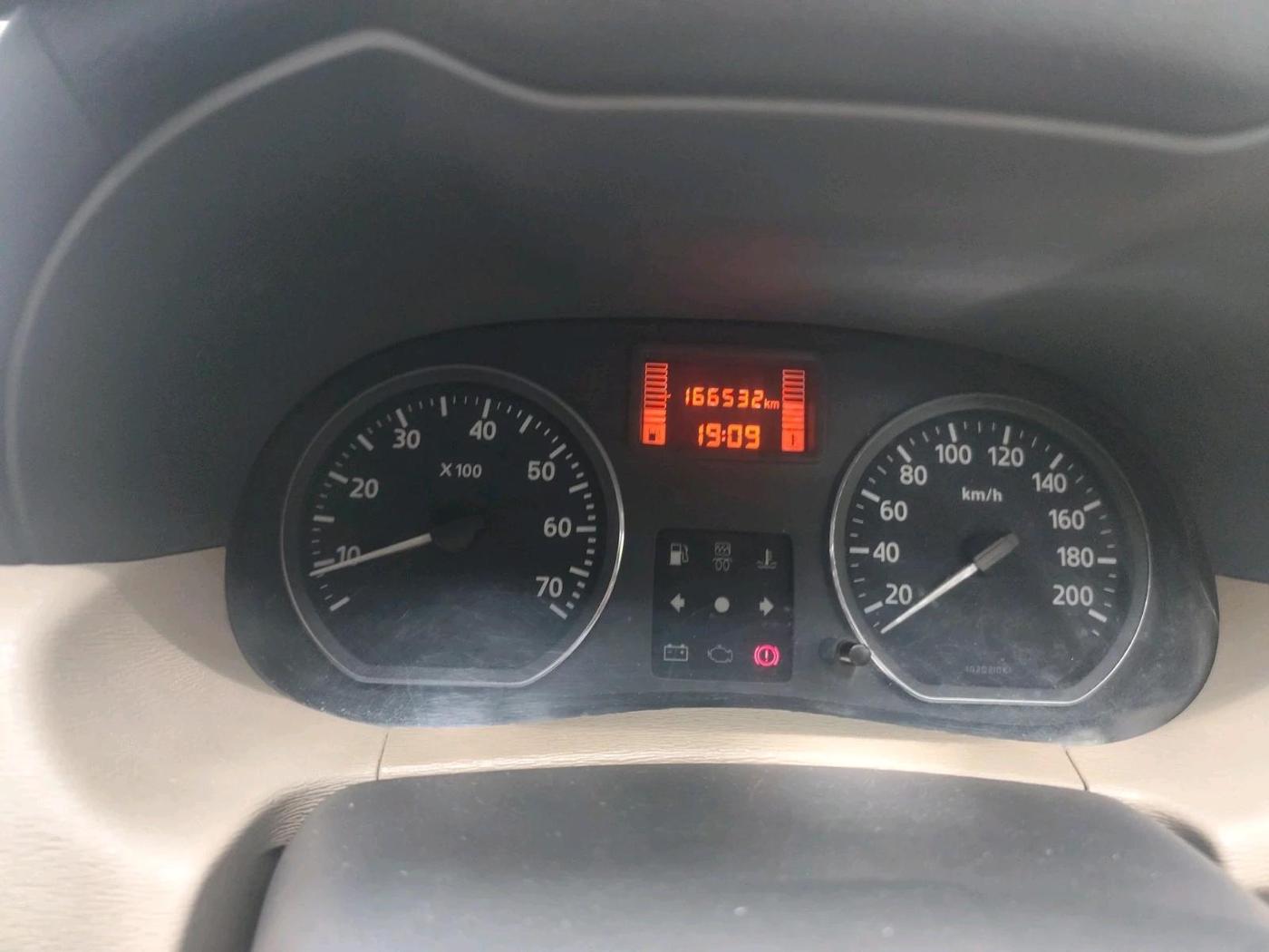 2014 Nissan Terrano XV D THP 110 PS, Diesel, Manual, 1,66,532 km, interior