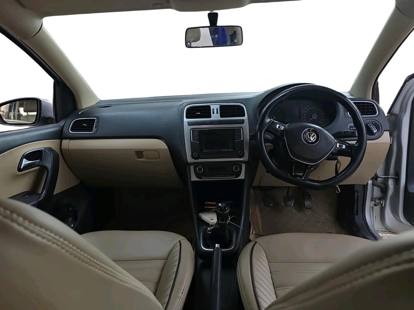 2016 Volkswagen Polo HIGHLINE1.5L, Diesel, Manual, 86,436 km, interior