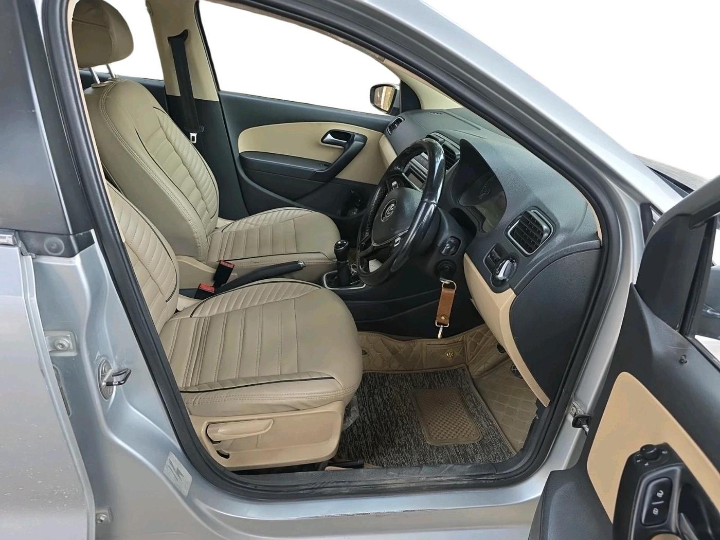 2016 Volkswagen Polo HIGHLINE1.5L, Diesel, Manual, 86,436 km, interior