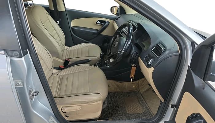 2016 Volkswagen Polo HIGHLINE1.5L, Diesel, Manual, 86,436 km, interior