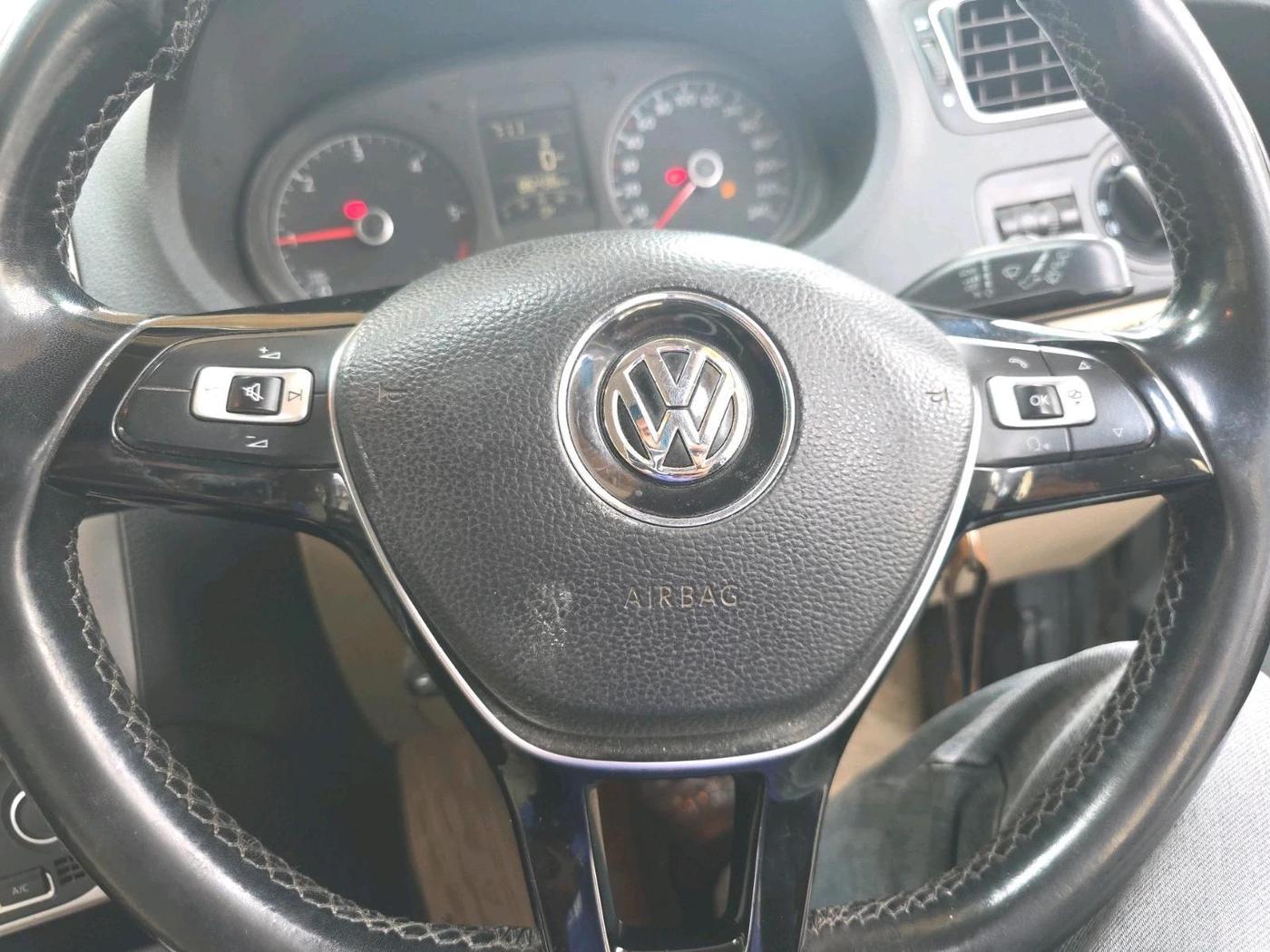 2016 Volkswagen Polo HIGHLINE1.5L, Diesel, Manual, 86,436 km, interior
