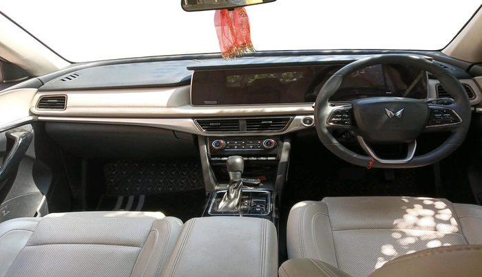 2024 Mahindra XUV700 AX 7 LUXURY P AT 7 STR, Petrol, Automatic, 10,628 km, interior