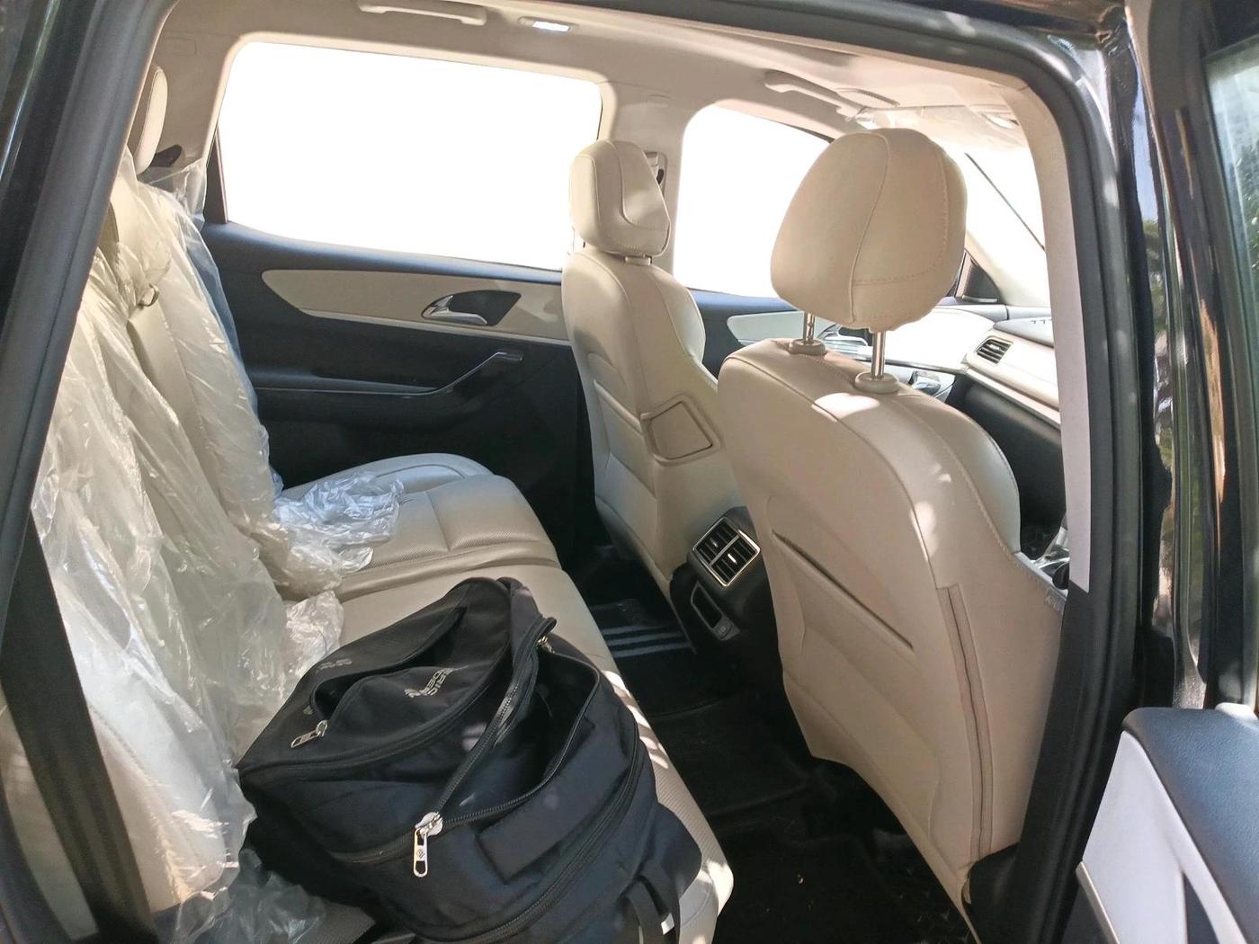 2024 Mahindra XUV700 AX 7 LUXURY P AT 7 STR, Petrol, Automatic, 10,628 km, interior