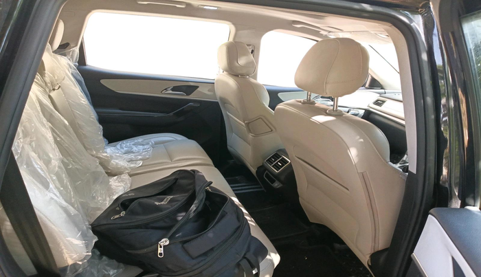 2024 Mahindra XUV700 AX 7 LUXURY P AT 7 STR, Petrol, Automatic, 10,628 km, interior