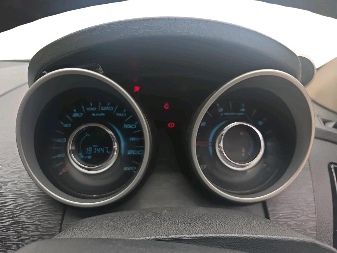 2016 Mahindra XUV500 W10, Diesel, Manual, 1,91,447 km, interior