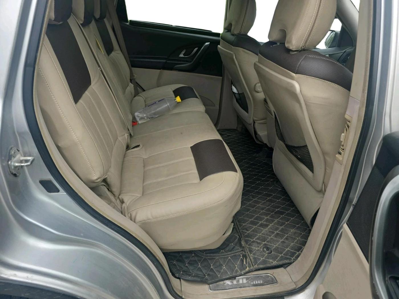 2016 Mahindra XUV500 W10, Diesel, Manual, 1,91,447 km, interior