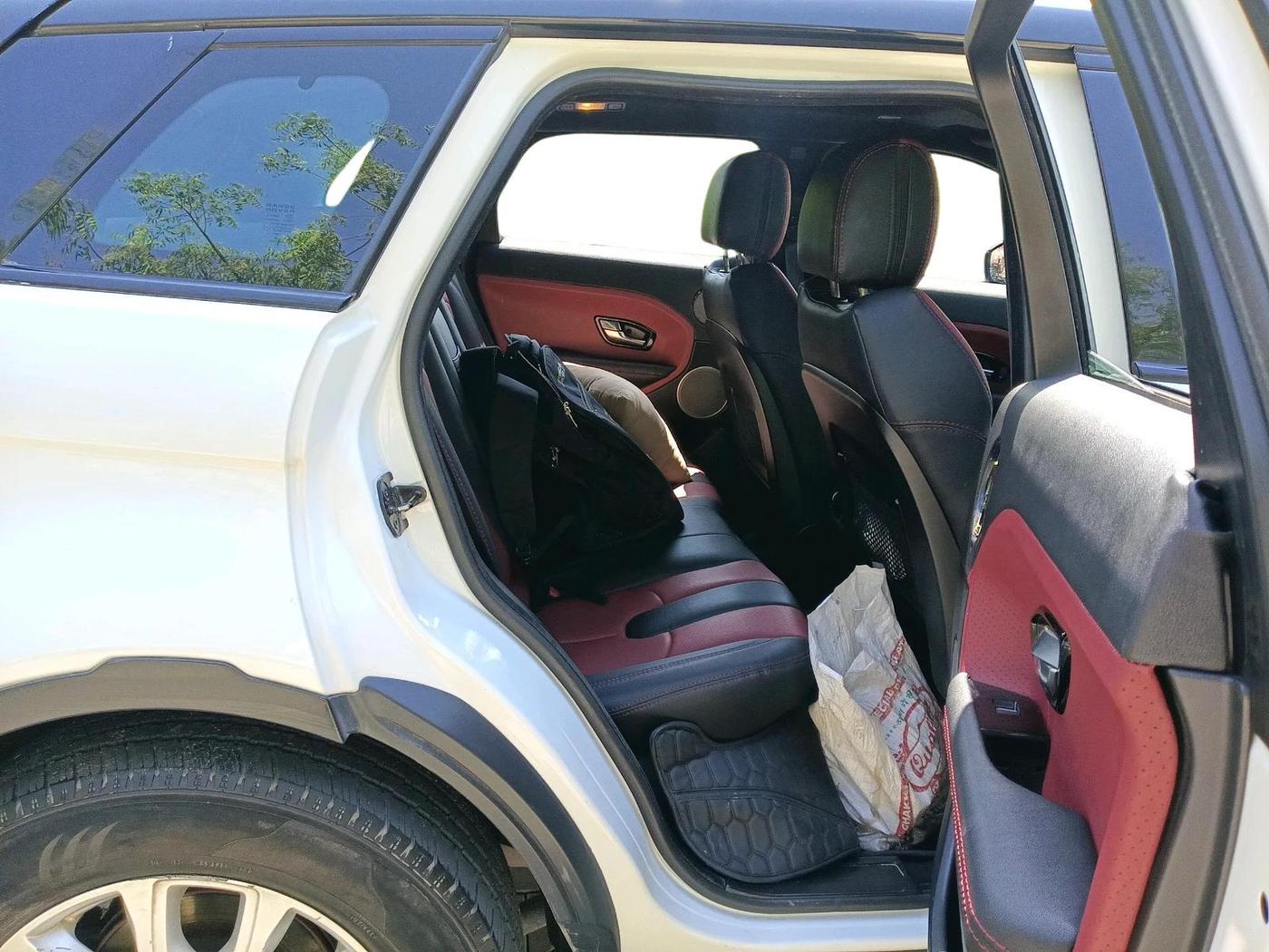 2015 Landrover Range Rover Evoque PRESTIGE SD4, Diesel, Automatic, 1,77,679 km, interior