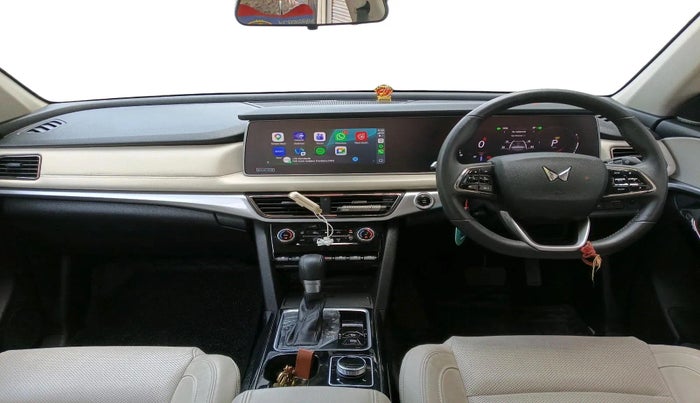 2024 Mahindra XUV700 AX 7 LUXURY D AT 7 STR, Diesel, Automatic, 24,191 km, interior