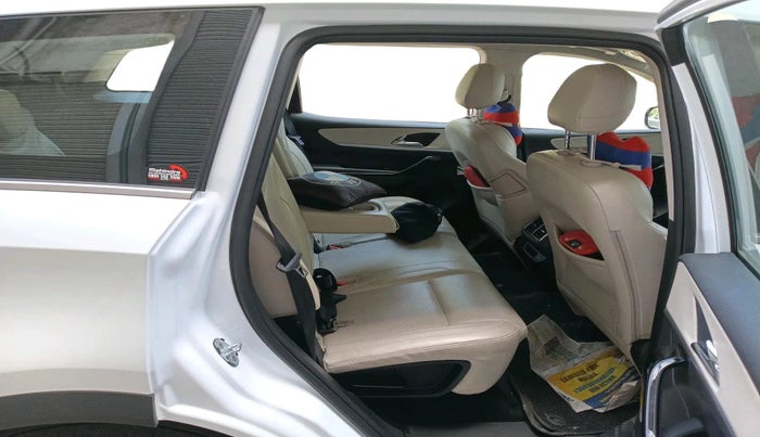 2024 Mahindra XUV700 AX 7 LUXURY D AT 7 STR, Diesel, Automatic, 24,191 km, interior