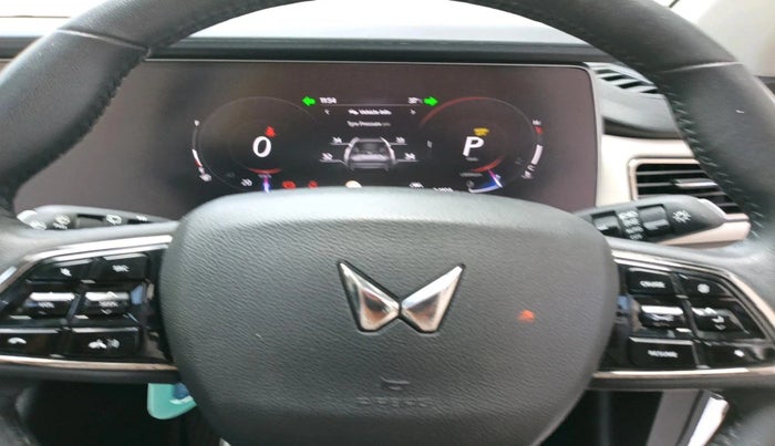 2024 Mahindra XUV700 AX 7 LUXURY D AT 7 STR, Diesel, Automatic, 24,191 km, interior