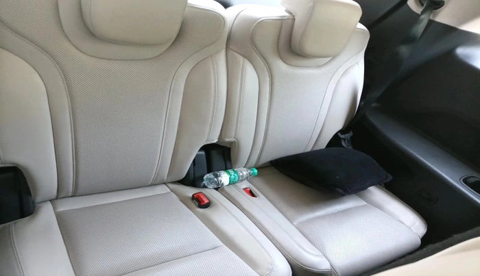 2024 Mahindra XUV700 AX 7 LUXURY D AT 7 STR, Diesel, Automatic, 24,191 km, interior