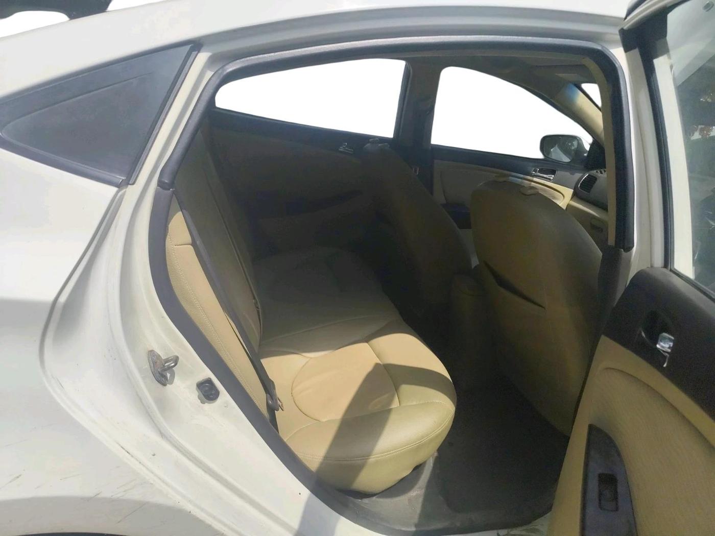 2012 Hyundai Verna FLUIDIC 1.6 CRDI SX, Diesel, Manual, 1,02,359 km, interior