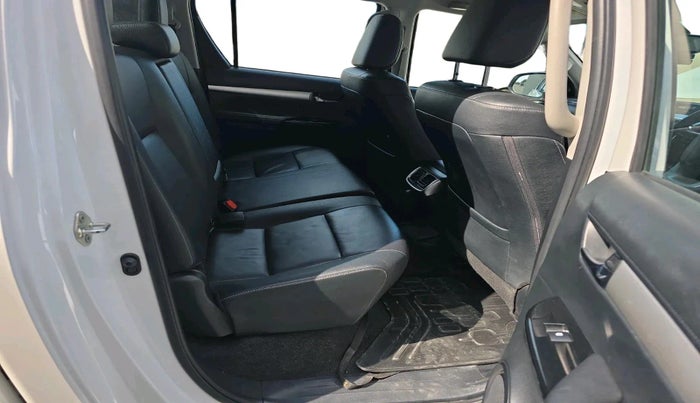 2023 Toyota HILUX HIGH 4X4 AT, Diesel, Automatic, 26,078 km, interior