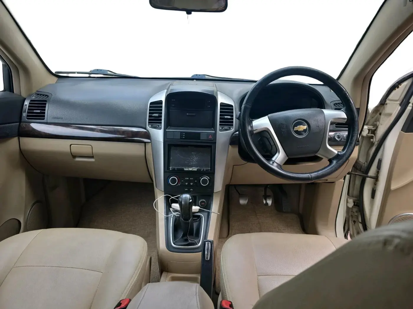 2011 Chevrolet Captiva LT, Diesel, Manual, 1,25,836 km, interior