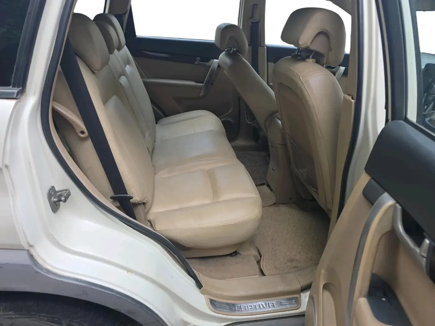 2011 Chevrolet Captiva LT, Diesel, Manual, 1,25,836 km, interior