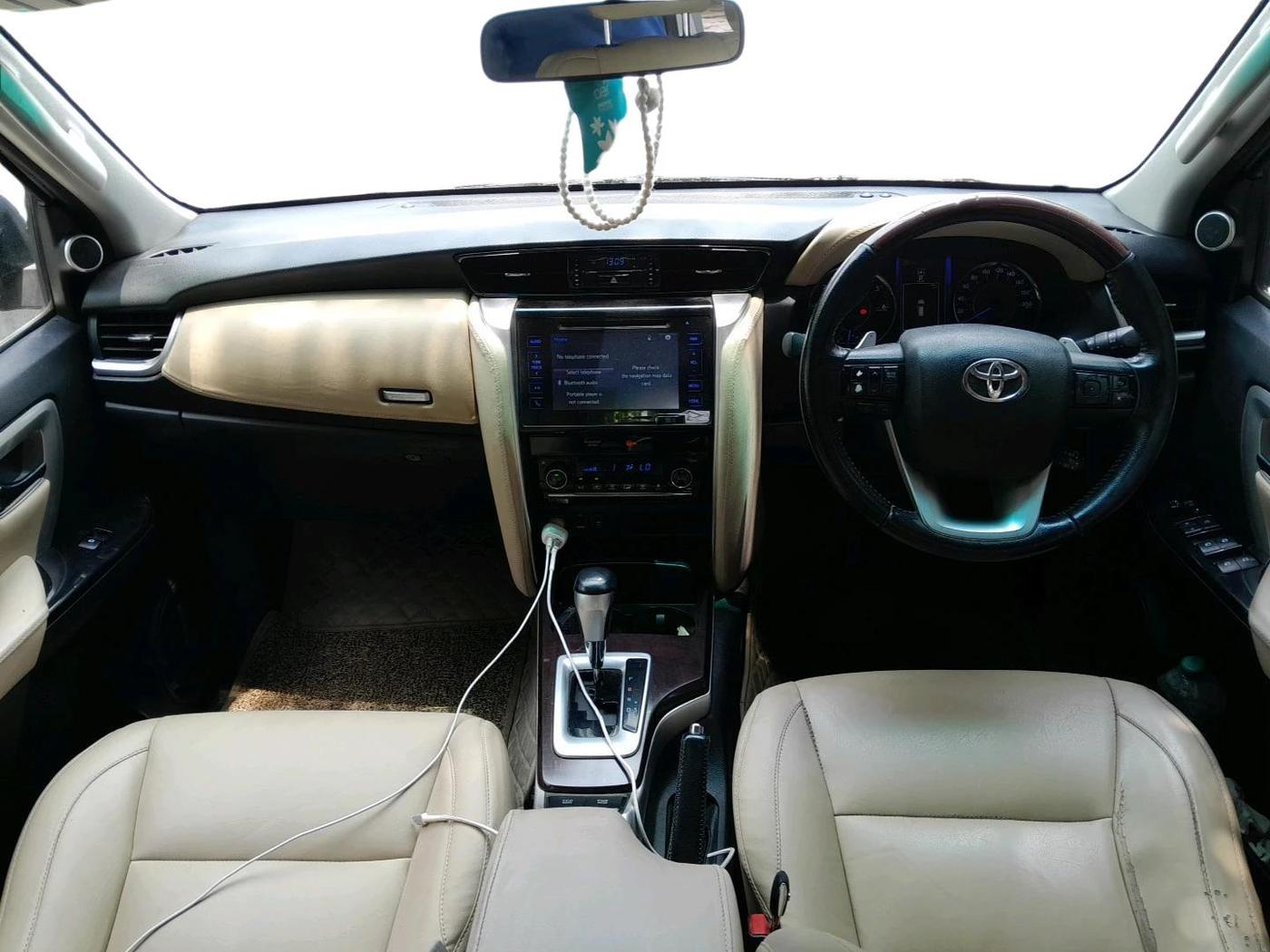 2017 Toyota Fortuner 2.8 4X2 AT, Diesel, Automatic, 99,357 km, interior