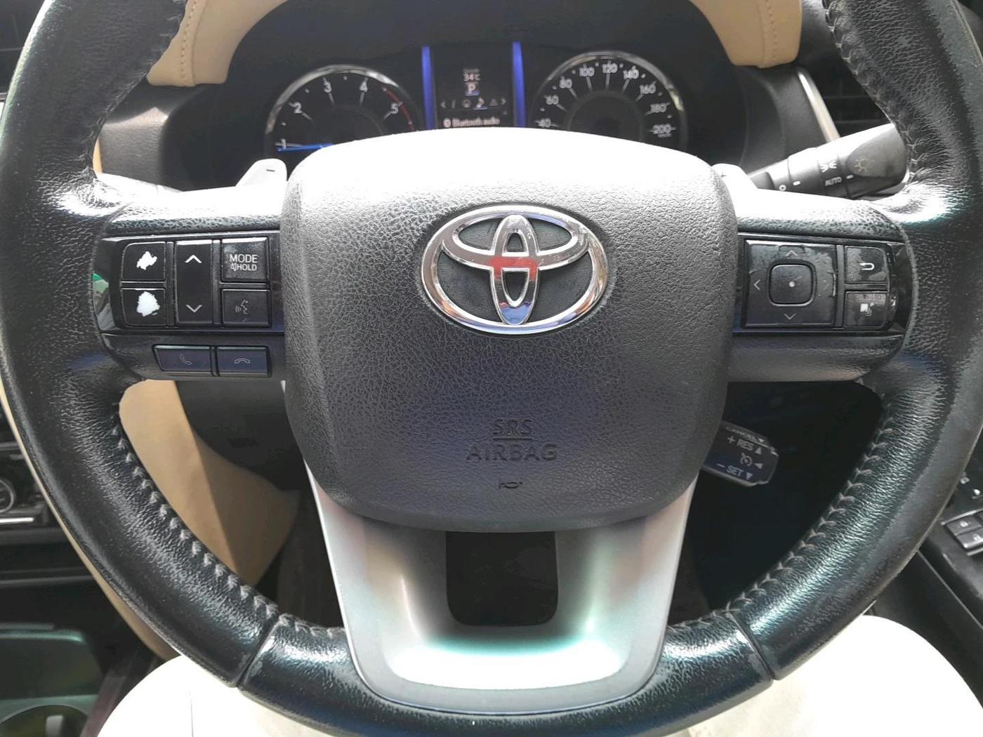 2017 Toyota Fortuner 2.8 4X2 AT, Diesel, Automatic, 99,357 km, interior