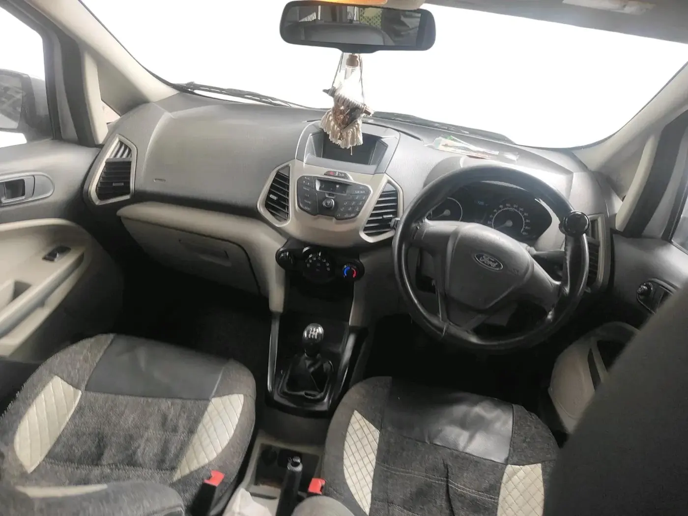 2016 Ford Ecosport AMBIENTE 1.5L DIESEL, Diesel, Manual, 1,17,588 km, interior